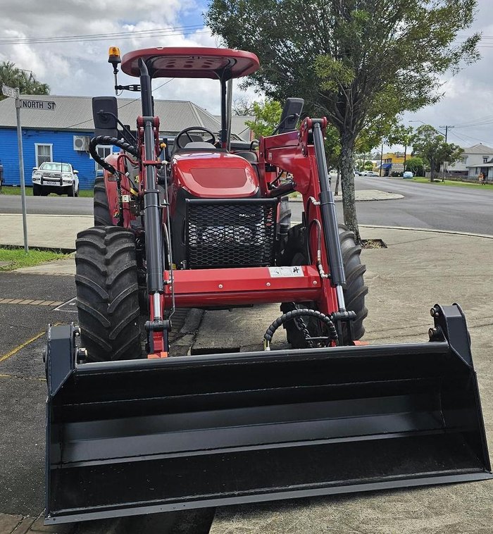 2026 CASE IH Farmall 85C + Loader Red