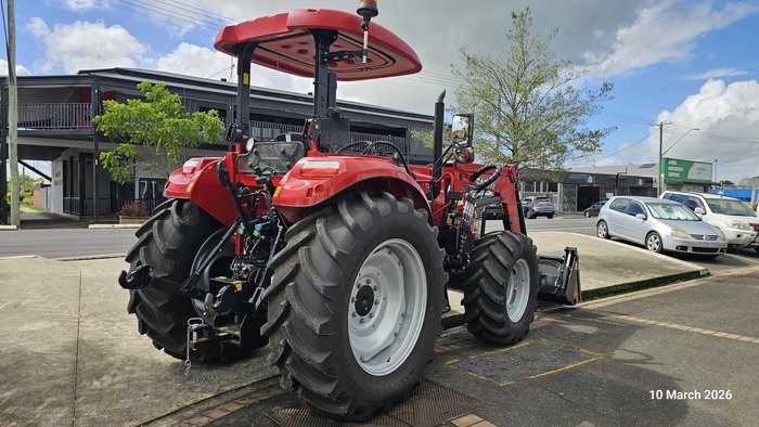 2026 CASE IH Farmall 85C + Loader