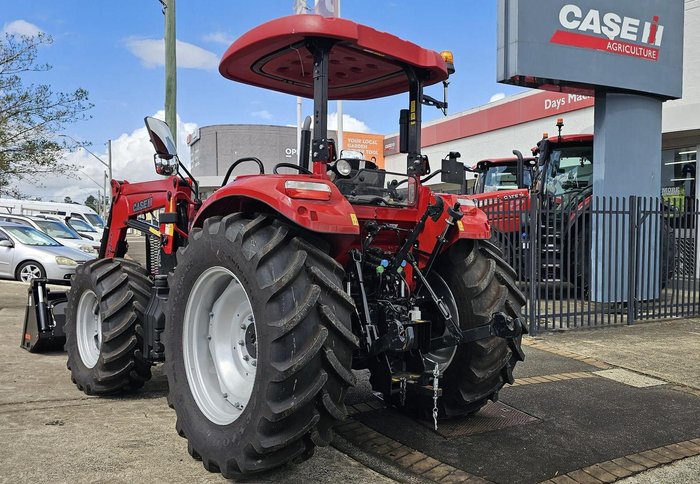 2026 CASE IH Farmall 85C + Loader