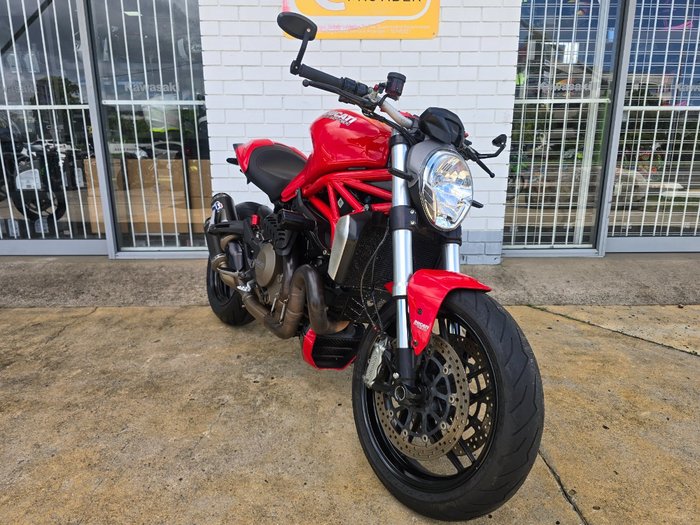 2014 DUCATI MONSTER 1200 Red
