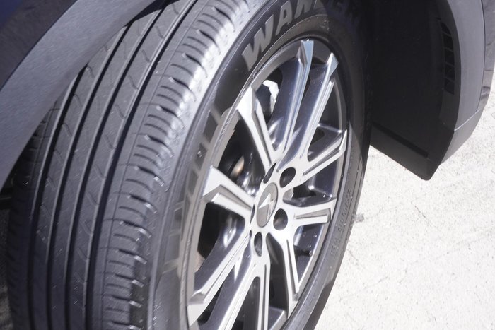 2023 Mahindra XUV700 AX7L