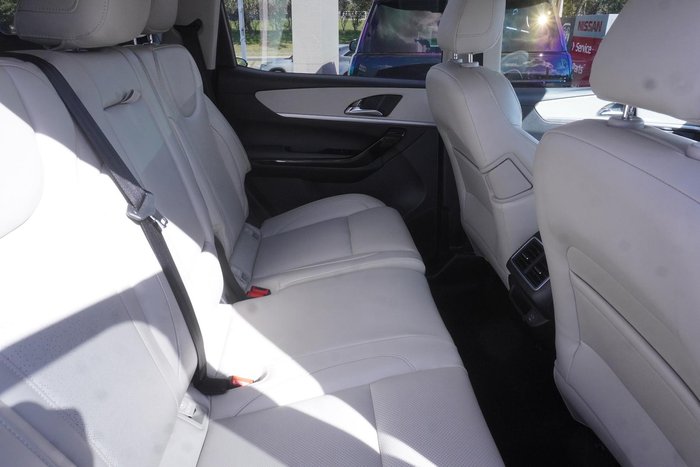 2023 Mahindra XUV700 AX7L