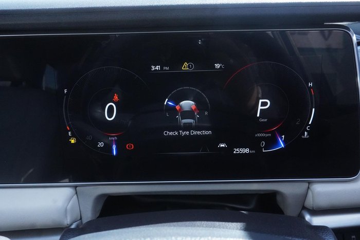 2023 Mahindra XUV700 AX7L