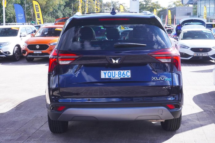 2023 Mahindra XUV700 AX7L