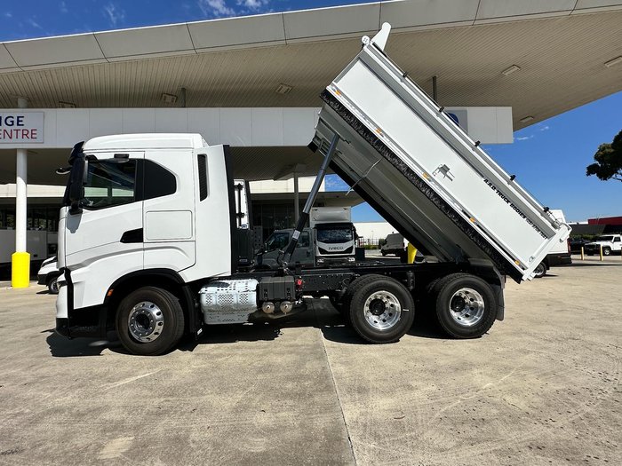 2025 Iveco S-Way AS230