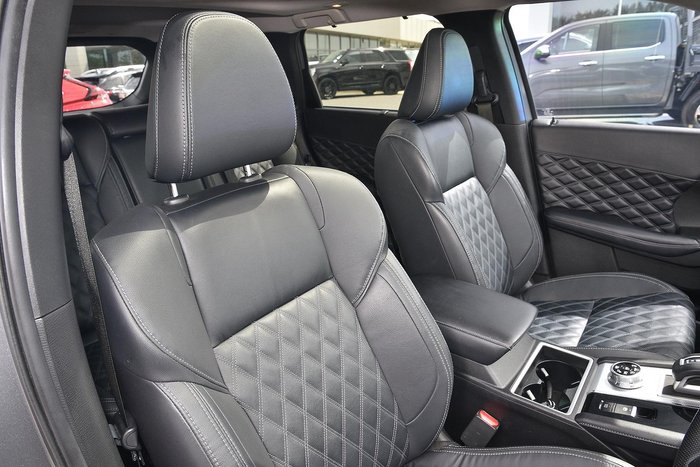 2023 Mitsubishi Outlander Exceed