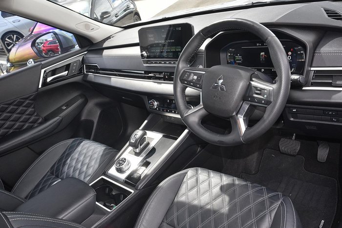 2023 Mitsubishi Outlander Exceed