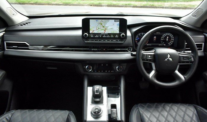 2023 Mitsubishi Outlander Exceed