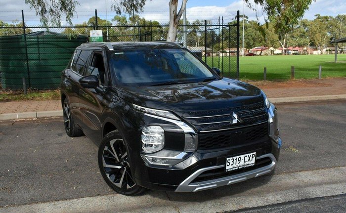 2023 Mitsubishi Outlander Exceed