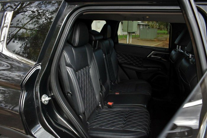 2023 Mitsubishi Outlander Exceed