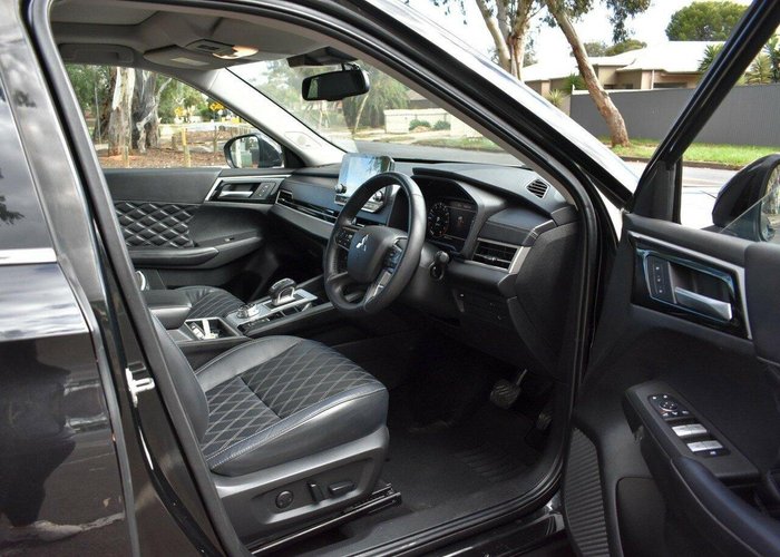 2023 Mitsubishi Outlander Exceed