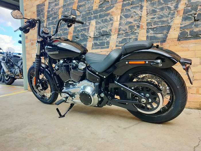 2025 HARLEY-DAVIDSON STREET BOB 117 (FXBB) ROAD VIVID BLACK
