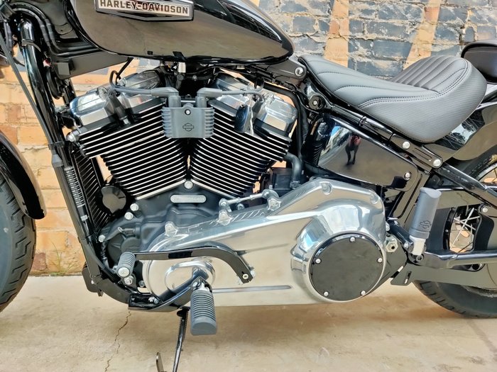 2025 HARLEY-DAVIDSON STREET BOB 117 (FXBB) ROAD VIVID BLACK