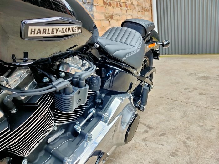 2025 HARLEY-DAVIDSON STREET BOB 117 (FXBB) ROAD VIVID BLACK