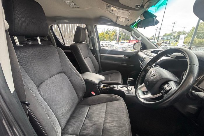 2020 Toyota Hilux SR5