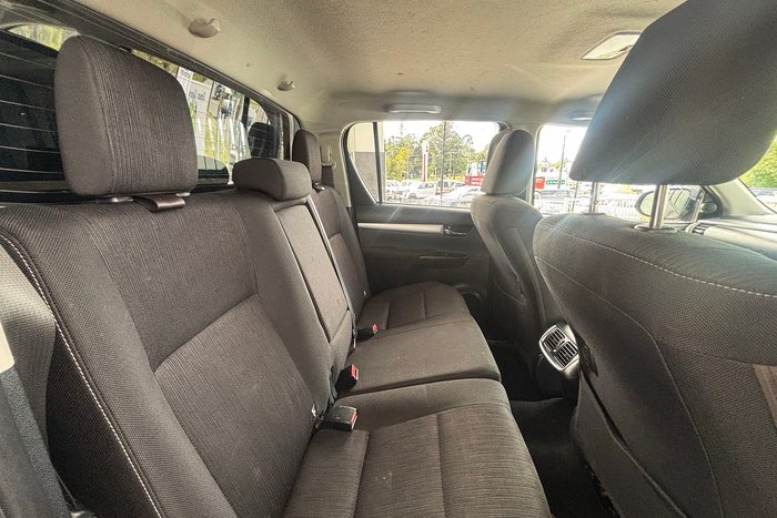 2020 Toyota Hilux SR5