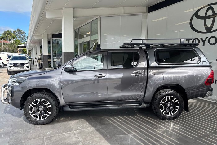 2020 Toyota Hilux SR5