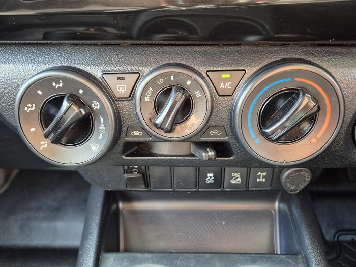 2019 Toyota Hilux SR