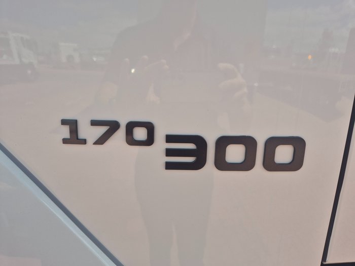 2025 Isuzu Trucks FVR170-300 AUTO LWB (MY25) 12 Pallet Tautliner and Lift