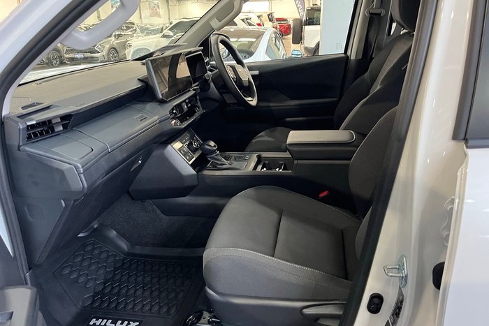 2026 Toyota Hilux SR5 48V