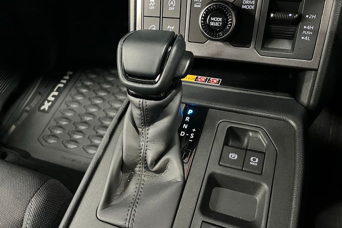 2026 Toyota Hilux SR5 48V