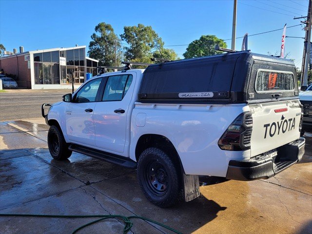 2022 Toyota Hilux SR