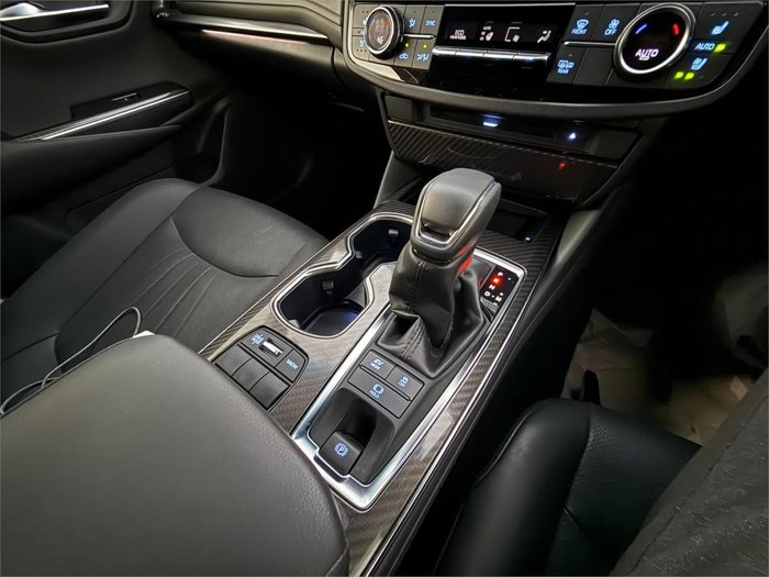 2021 Toyota Crown Hybrid RS Advance