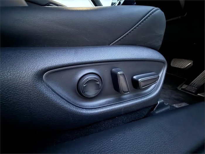 2021 Toyota Crown Hybrid RS Advance