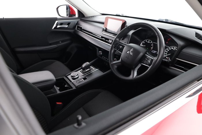 2023 Mitsubishi Outlander ES