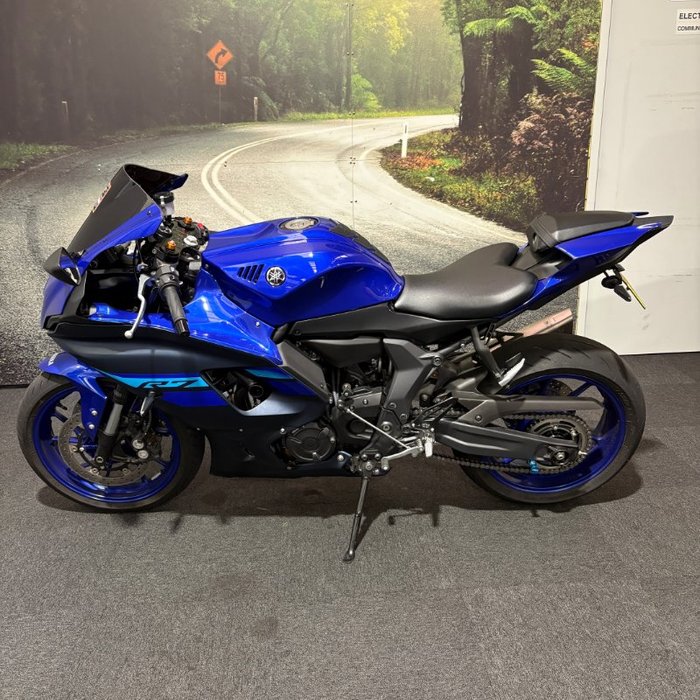 2024 Yamaha YZF-R7LA Blue
