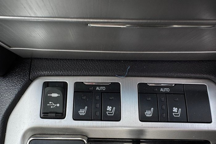 2017 Toyota Landcruiser Sahara VDJ200R 4X4 Dual Range Eclipse Black