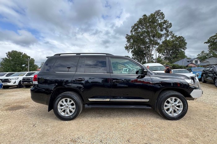 2017 Toyota Landcruiser Sahara VDJ200R 4X4 Dual Range Eclipse Black