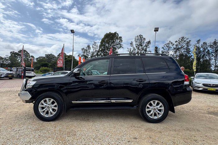 2017 Toyota Landcruiser Sahara VDJ200R 4X4 Dual Range Eclipse Black