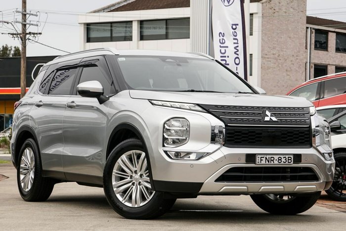 2023 Mitsubishi Outlander LS