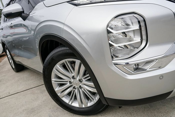 2023 Mitsubishi Outlander LS