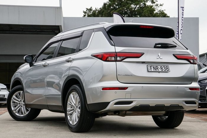 2023 Mitsubishi Outlander LS