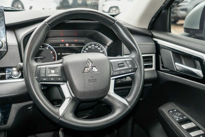 2023 Mitsubishi Outlander LS