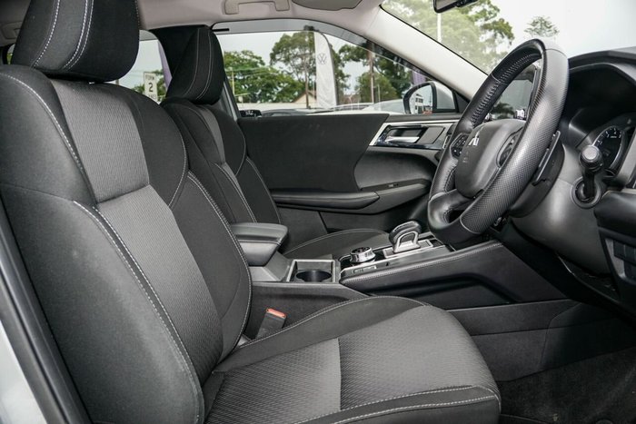 2023 Mitsubishi Outlander LS