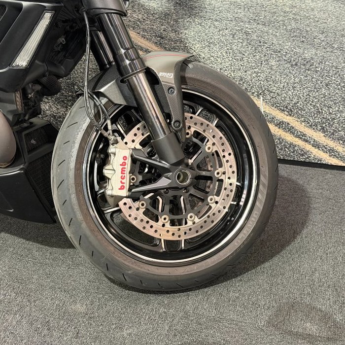 2016 DUCATI DIAVEL CARBON Black