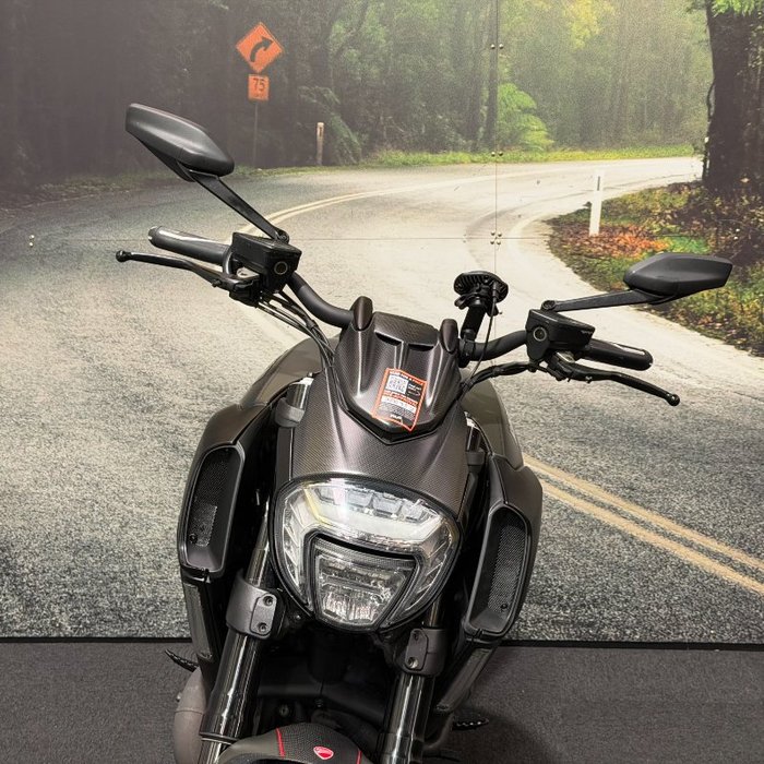 2016 DUCATI DIAVEL CARBON Black