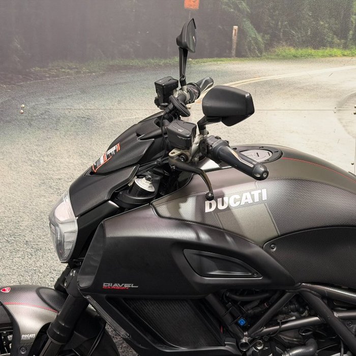 2016 DUCATI DIAVEL CARBON Black