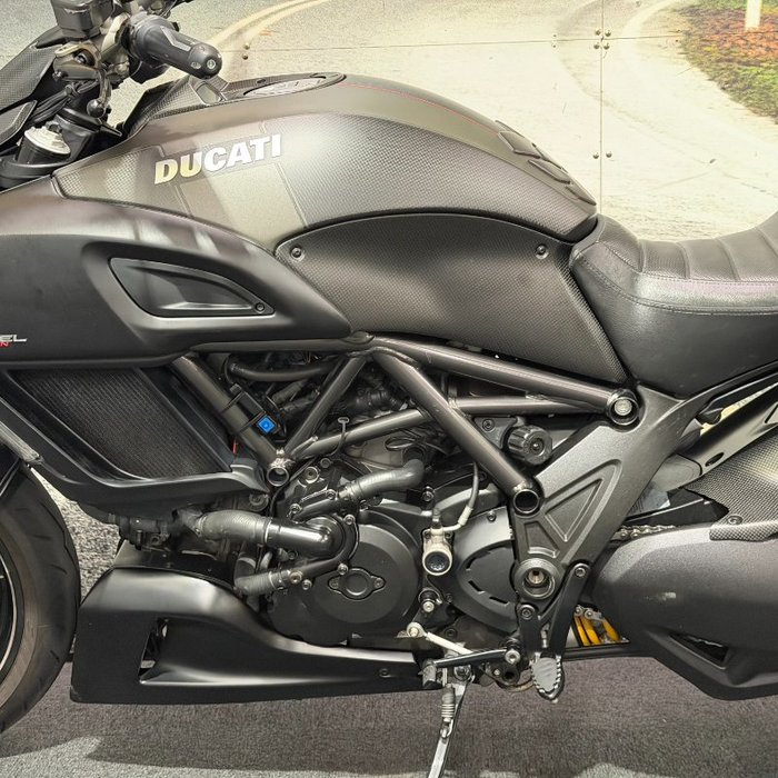 2016 DUCATI DIAVEL CARBON Black