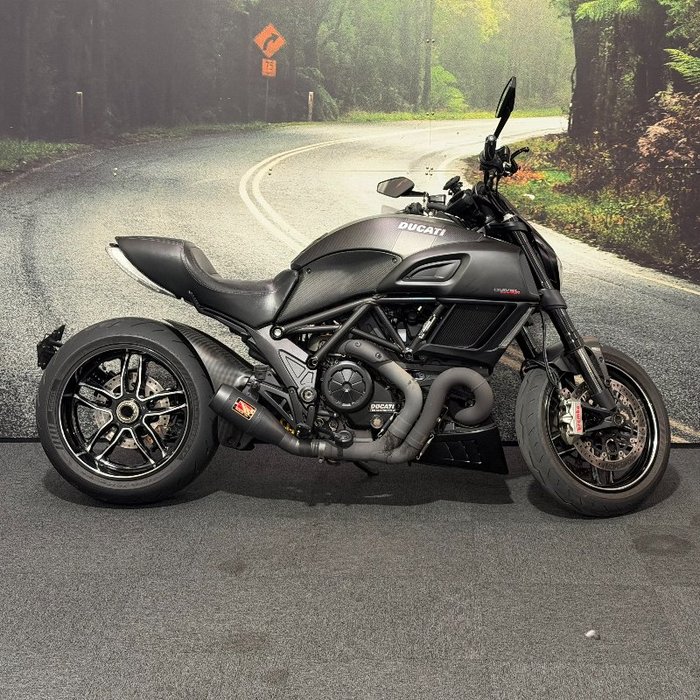 2016 DUCATI DIAVEL CARBON Black