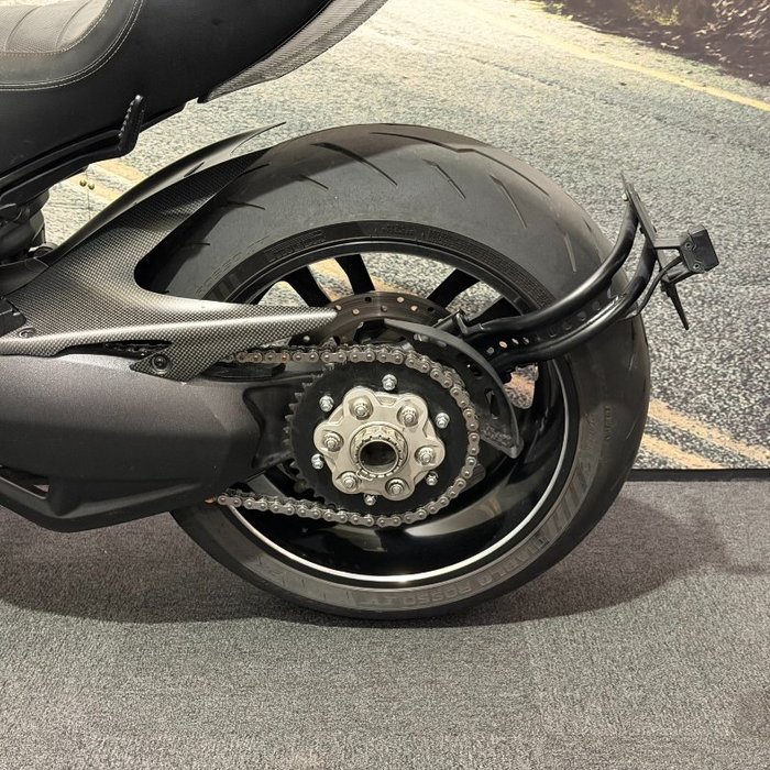 2016 DUCATI DIAVEL CARBON Black