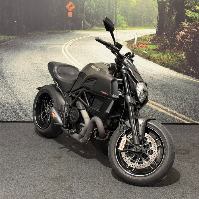 2016 DUCATI DIAVEL CARBON Black