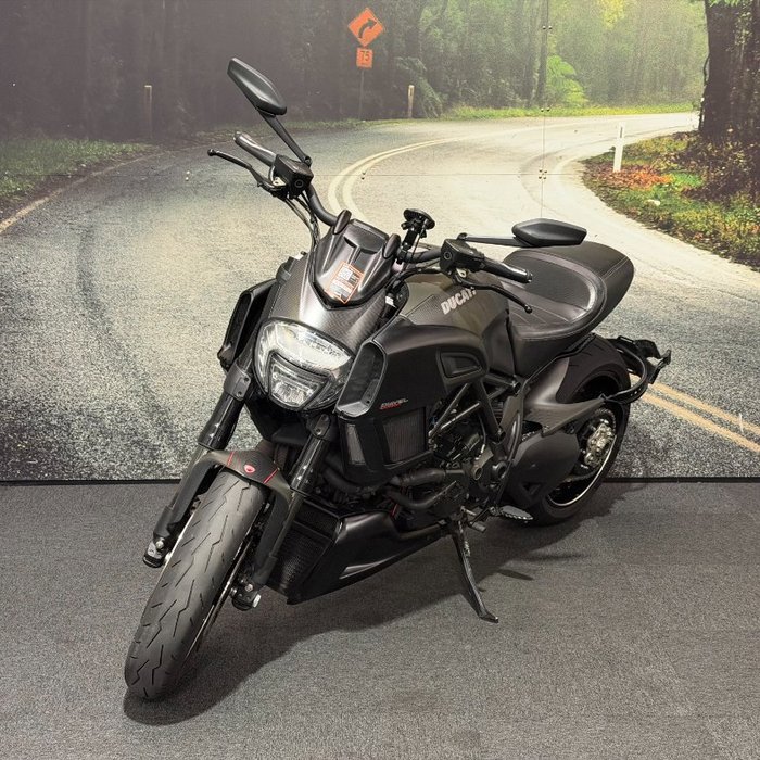 2016 DUCATI DIAVEL CARBON Black