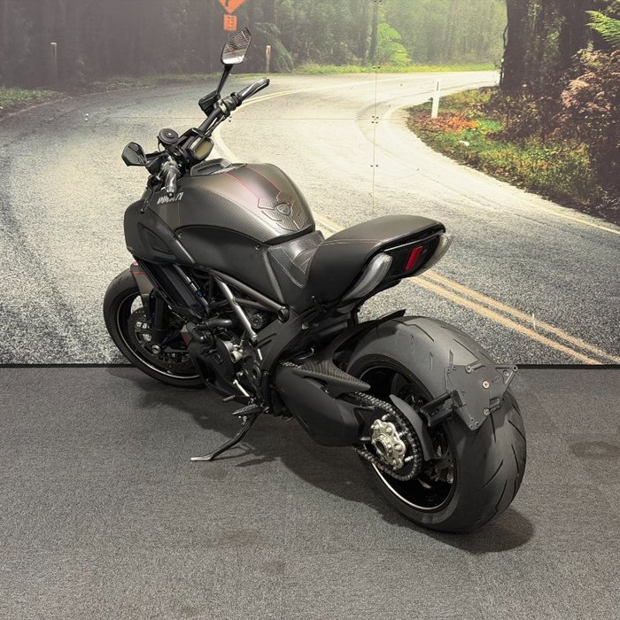 2016 DUCATI DIAVEL CARBON Black