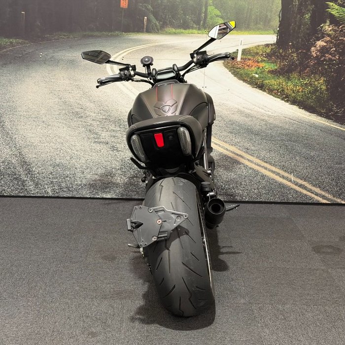 2016 DUCATI DIAVEL CARBON Black