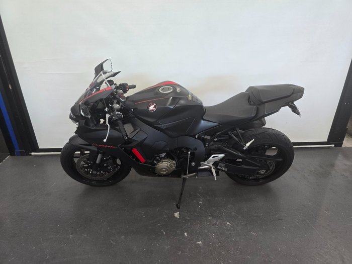 2017 Honda CBR1000RR (FIREBLADE) ABS Red