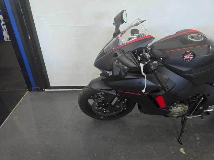 2017 Honda CBR1000RR (FIREBLADE) ABS Red